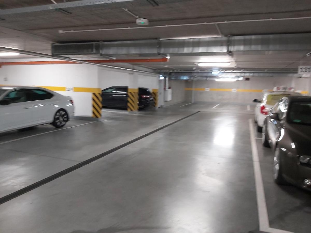 Spectrum Super Vip Free Parking Danzig Exterior foto